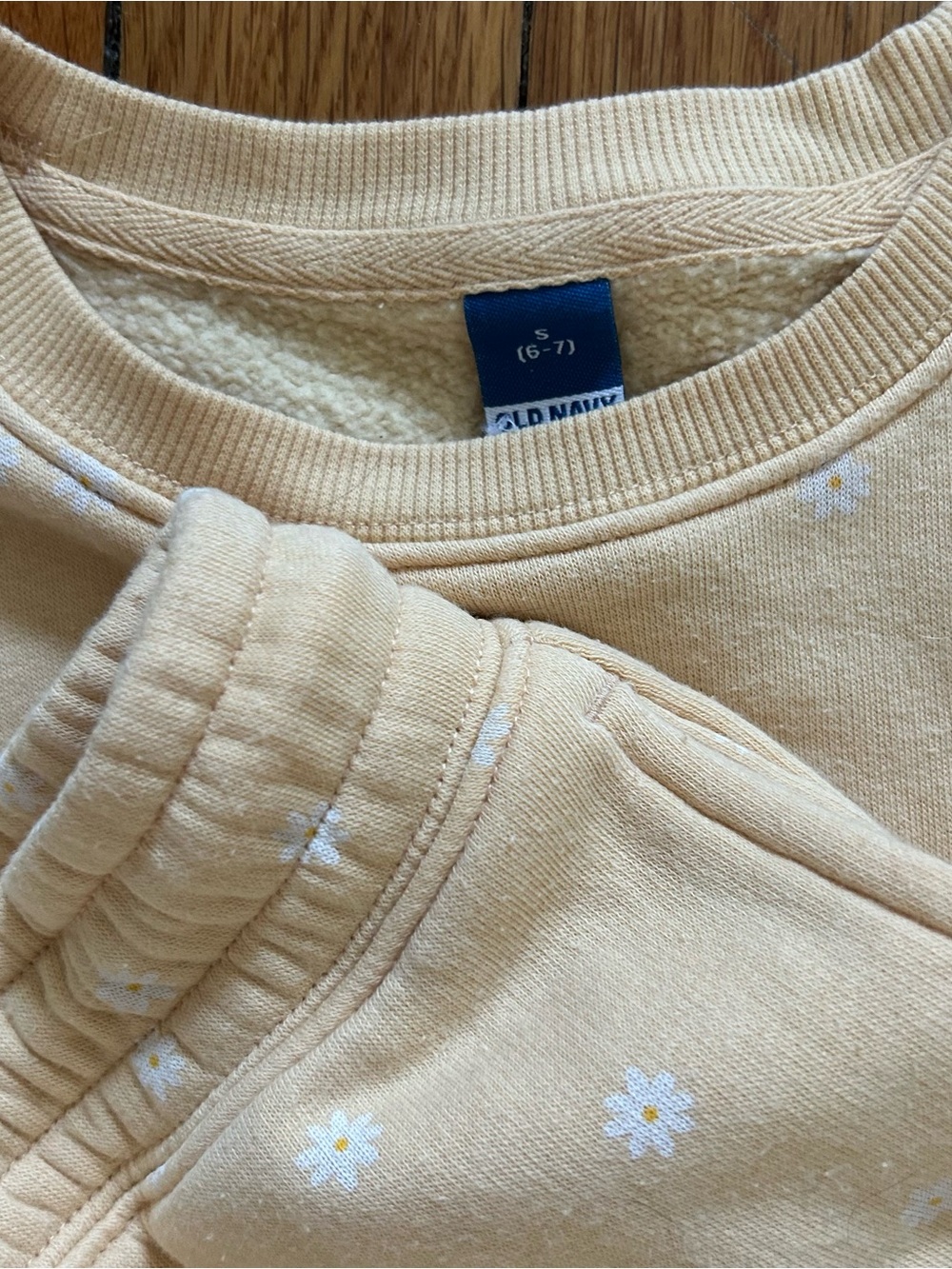 Old Navy girl’s size 6-7 yellow with white daisy print short set - Picture 2 of 2